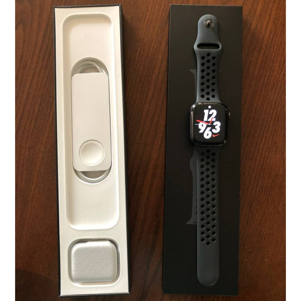 عکس دست دوم اپل واچ سری 6 خاکستری با بند مشکی 44 میلیمتر، عکس Used Apple Watch Series 6 Gray Aluminum Case Black Nike Sport Band 44mm