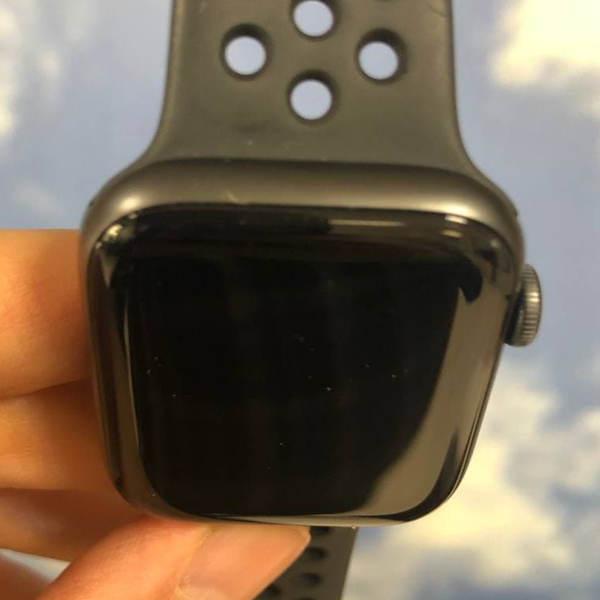 گالری دست دوم اپل واچ سری 6 خاکستری با بند مشکی 44 میلیمتر، گالری Used Apple Watch Series 6 Gray Aluminum Case Black Nike Sport Band 44mm