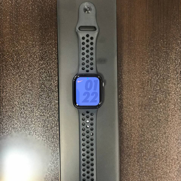 تصاویر دست دوم اپل واچ سری 6 خاکستری با بند مشکی 44 میلیمتر، تصاویر Used Apple Watch Series 6 Gray Aluminum Case Black Nike Sport Band 44mm