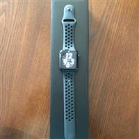 Used Apple Watch Series 6 Gray Aluminum Case Black Nike Sport Band 44mm، دست دوم اپل واچ سری 6 خاکستری با بند مشکی 44 میلیمتر